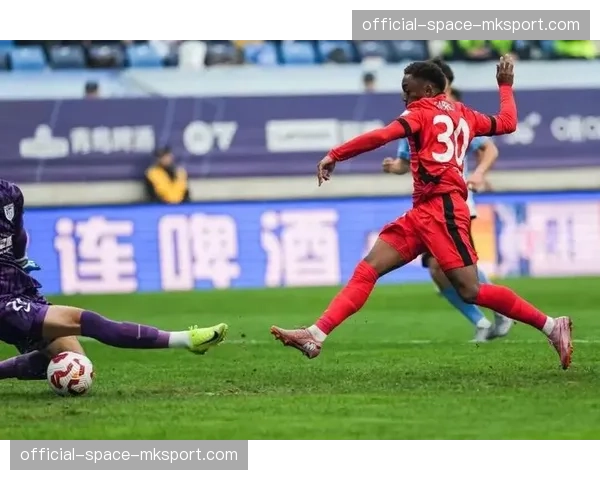 上海海港2-1绝杀云南玉昆，卫冕冠军艰难取分