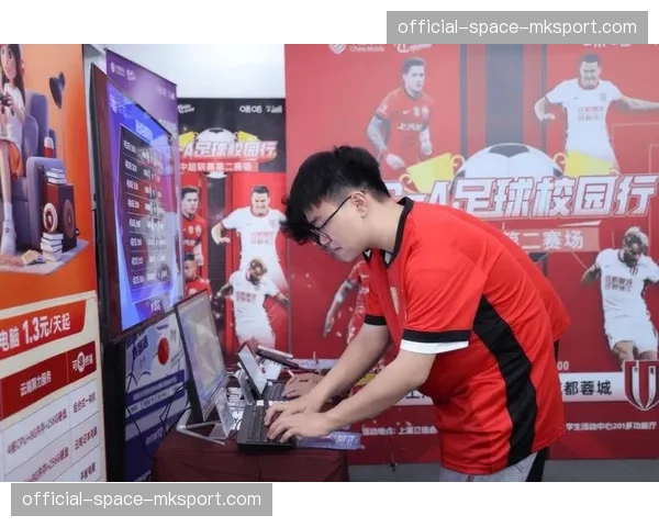 上海移动中超第二观赛现场，高校学生体验5G-A观赛科技